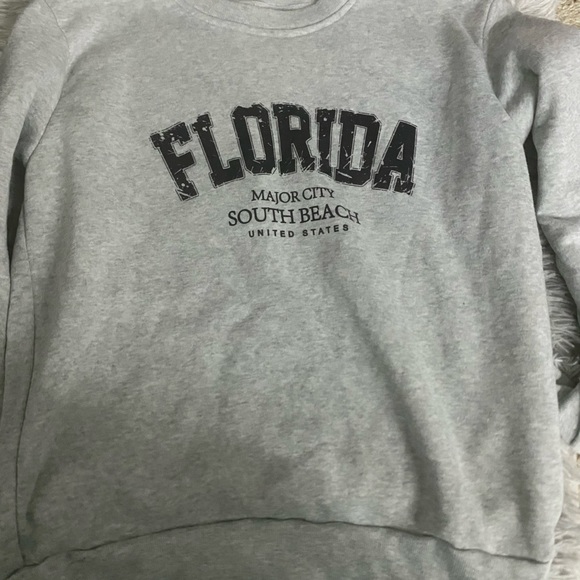 SHEIN Crewneck - Picture 3 of 3